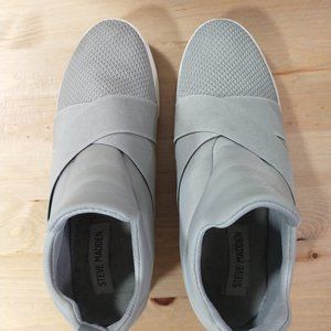 Steve Madden, size 8, grey runners